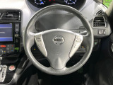 【純正革巻きステアリング】上質な革を使用することで、手にしっかり馴染みとても運転しやすいハンドルです♪