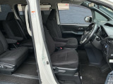 ヘタリもなく綺麗な状態です。シートリフトがついてますので、お好みのシートポジションで運転できます。