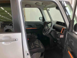 たとえばダイハツのお店にある、たくさんのスマアシ搭載車は、正常に作動する事をしっかり確認します。