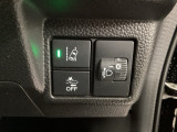 衝突の危険がある時に警告してくれる衝突軽減ブレーキ。車線を外れそうな時に警告し、ステアリング制御してくれる路外逸脱制御機能搭載!