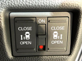 【両側パワースライドドア】スマートキーや運転席のスイッチで後席両側スライドドアの開閉が可能♪電動だから力を入れてドアを開ける必要が無く、小さなお子様でも簡単に開け閉めでき快適です♪