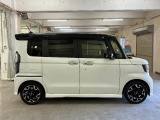 『両側電動スライドドア』 スーパーなどでの狭い駐車場でも乗り降りが楽々♪お子様が隣の車にドアを当ててしまう心配もございません!小さなお子様連れの方もこれで安心