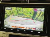 【バックカメラ】駐車時に後方がリアルタイム映像で確認できます。大型商業施設や立体駐車場での駐車時や、夜間のバック時に大活躍!運転スキルに関わらず、今や必須となった装備のひとつです!