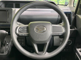インテリアに合わせたデザインのステアリングは、運転される方のことも考え、運転しやすい形状、大きさです。是非一度、実際に触ってお確かめください。