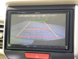 【バックカメラ】駐車時に後方がリアルタイム映像で確認できます。大型商業施設や立体駐車場での駐車時や、夜間のバック時に大活躍!運転スキルに関わらず、今や必須となった装備のひとつです!