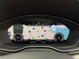 ●バーチャルコックピット:全体が液晶パネルとなっている先進的なメーターパネル。通常のスピードメーターとしての機能はもちろん、ナビ・オーディオ機能の確認・操作もでき、運転に集中しやすくなっております。