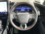 インテリアに合わせたデザインのステアリングは、運転される方のことも考え、運転しやすい形状、大きさです。是非一度、実際に触ってお確かめください。