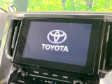 【メーカー純正ナビ】インテリアに溶け込むスタイリッシュな「専用設計」メーカーナビを装備♪視認性や操作性など基本性能にも優れ、より上質なカーライフをお楽しみいただけます。