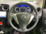 インテリアに合わせたデザインのステアリングは、運転される方のことも考え、運転しやすい形状、大きさです。是非一度、実際に触ってお確かめください。