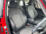 弊社在庫車両はすべて、入庫段階での客観的且つ厳正な車両チェック(第3者機関日本査定協会による査定)を実施しております。メーター改ざん車、修復歴車などは一切ございませんので、どうぞご安心くださいませ。