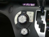 【オートエアコン】車内温度を感知して自動で温度調整をしてくれるのでいつでも快適な車内空間を創り上げます!どの席に座っても快適なドライブが楽しめます♪