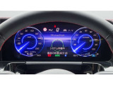 高いレベルの知性を備えたメルセデスの「インテリジェントドライブ」は、ドライバーの疲労を軽減し、安全かつ快適なドライブの一助となります。