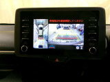 バックモニター付。車両後方の映像をナビ画面に表示し、駐車などの後退操作をサポートします。