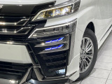 【LEDヘッドライト】悪天候や夜間走行時も良好な視界を確保し安心して運転できる高輝度LEDヘッドライトを装備!点灯速度が早く、消費電力も抑えられています。