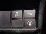 パーキングセンサーや横滑りを防ぐVSA等のスイッチ類は運転席の右側、手の届きやすい位置にあります。
