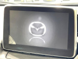 【マツダコネクトナビ】車内の雰囲気にマッチした一体型タイプのナビ。各種車輌設定やBluetooth再生等、様々な機能が楽しめます。直感的なダイヤル操作が可能で、使い勝手も良好です。
