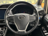 【純正革巻きステアリング】上質な革を使用することで、手にしっかり馴染みとても運転しやすいハンドルです♪