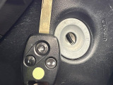 【キーレス】少し離れた場所からでもボタン一つでドアの開錠・施錠ができるのでとっても便利!ドアの鍵穴周りに傷をつけることもありません♪