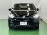 LEDヘッドライトを装備しています。LEDヘッドライトはとても明るく、雨の日や夜間走行も安全・安心です。オートライトコントロール付きで周囲の明るさに応じて自動で点灯・消灯します