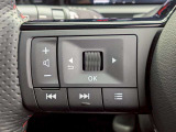 ハンドルには、ステアリングスイッチでオーディオ操作も手を離さずラクラクです。