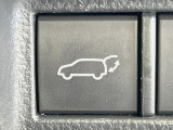 【パワーバックドア】スマートキーや運転席のボタンを押すだけでリアゲートが自動で開閉します!荷物を持っている時や、高い位置にあるバックドアを閉める際に便利な機能です♪