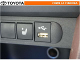 ポータブルオーディオなどの機器を接続して、車両のスピーカーで聞くことができます。