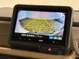 【バックカメラ】リバースにするだけで映ります、後方の安全確認や、狭い駐車場での車庫入れ、雨の日や夜間など視界の悪い時に便利です!安全にバックする為には欠かせない装備です。