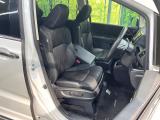 運転席シート廻りは使用感も少なく、良好な状態となっています。前オーナー様が丁寧に使っていたことがよくわかりますね。