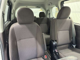 高いホールド性で運転姿勢が安定します。長距離ドライブでも疲れにくいのが魅力です。