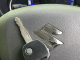 【キーレス】少し離れた場所からでもボタン一つでドアの開錠・施錠ができるのでとっても便利!ドアの鍵穴周りに傷をつけることもありません♪