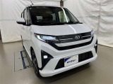 LEDヘッドライトです。デザイン性がよくとても明るいので、夜間の走行や悪天候でも安心です。しかも長寿命!