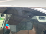 【アイサイトVer2】前方の車両等を検知し、衝突しそうな時は警報で注意を促し、ブレーキを踏む力をサポート。ブレーキを踏めなかった場合は衝突被害軽減ブレーキが作動、衝突回避をサポートします。