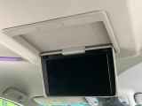 【フリップダウンモニター】大画面モニターで後席でもエンタメをお楽しみいただけます。小さなお子様にも大人気の装備です♪
