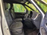 運転席シート廻りは使用感も少なく、良好な状態となっています。前オーナー様が丁寧に使っていたことがよくわかりますね。