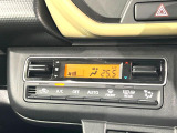 【オートエアコン】一度お好みの温度に設定すれば、車内の温度を検知し風量や温度を自動で調整。暑い&hellip;寒い&hellip;と何度もスイッチ操作をする必要はありません。快適な車内空間には必須の機能ですね♪