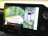 【パノラミックビューモニター】専用のカメラにより、上から見下ろしたような視点で360度クルマの周囲を確認することができます☆死角部分も確認しやすく、狭い場所での切り返しや駐車もスムーズに行えます。