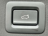 【パワーバックドア】ワンタッチでバックドアが開き、閉める場合もワンタッチで操作可能で便利性UPです☆運転席からも、スマートキーからの操作も可能です♪