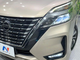 【LEDヘッドライト】悪天候や夜間走行時も良好な視界を確保し安心して運転できる高輝度LEDヘッドライトを装備!点灯速度が早く、消費電力も抑えられています。