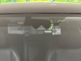 【エマージェンシーブレーキ】走行中に前方の車両等を認識し、衝突しそうな時は警報とブレーキで衝突回避と被害軽減をアシスト。より安全にドライブをお楽しみいただけます。