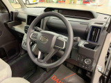 展示車両、並びに展示場の清掃を心掛けております。お車もご納車前にしっかり洗車して、清潔感が感じられる状態でお渡し致します。