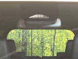 【トヨタセーフティセンス】走行中に前方の車両等を認識し、衝突しそうな時は警報とブレーキで衝突回避と被害軽減をアシスト。より安全にドライブをお楽しみいただけます。