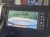 【バックカメラ】駐車時に後方がリアルタイム映像で確認できます。大型商業施設や立体駐車場での駐車時や、夜間のバック時に大活躍!運転スキルに関わらず、今や必須となった装備のひとつです!