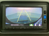 バックでの車庫入れも安心です! リアカメラが付いているバックモニター付のナビを装備しております。操作線もついており距離感も画面から確認できます。
