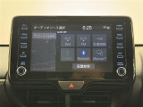 【純正8インチナビ】人気の8インチナビ(純正)を装備。マップ表示も見やすく、操作性も◎。Apple CarPlay、AndroidAutoにも対応。