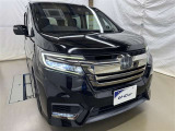 LEDヘッドライトです。デザイン性がよくとても明るいので、夜間の走行や悪天候でも安心です。しかも長寿命!