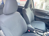 運転席まわりには十分なスペースがあり、大柄な方でもゆったり運転していただける環境です。