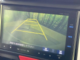 【バックカメラ】駐車時に後方がリアルタイム映像で確認できます。大型商業施設や立体駐車場での駐車時や、夜間のバック時に大活躍!運転スキルに関わらず、今や必須となった装備のひとつです!
