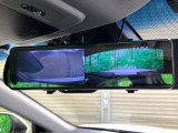 【デジタルインナーミラー】後席の大きな荷物や同乗者で後方が確認しづらい時でも安心!カメラが撮影した車両後方の映像をルームミラー内に表示。クリアな視界で状況の確認が可能です!