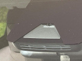 【プリクラッシュセーフティ】前方の車両等を検知し、衝突しそうな時は警報で注意を促し、ブレーキを踏む力をサポート。ブレーキを踏めなかった場合は衝突被害軽減ブレーキが作動、衝突回避をサポートします。