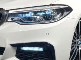 ●LEDヘッドライト:夜間走行時も良好な視界を確保し安心して運転できる高輝度LEDヘッドライトを装備!点灯速度が早く、消費電力も抑えられています。